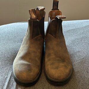 Blundstone 585’s in rustic brown, Women’s size 8.5 US